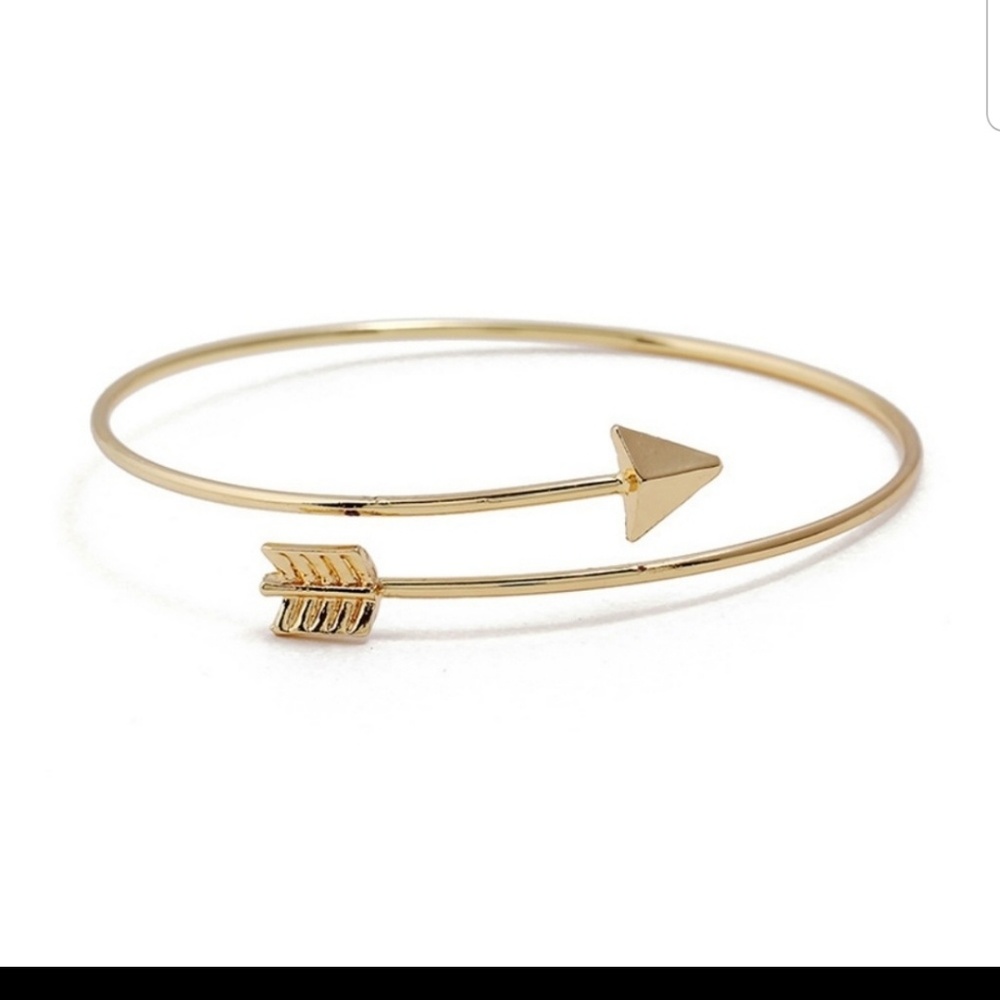Gold arrow bracelet